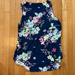 Like new womens top!